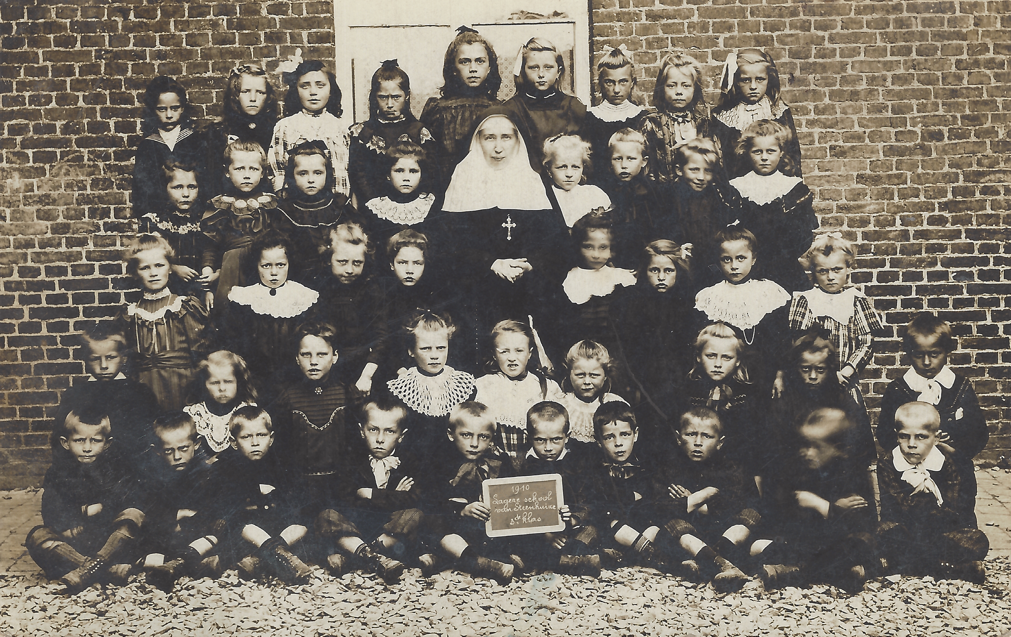 Schoolfoto Steenhuize 1910